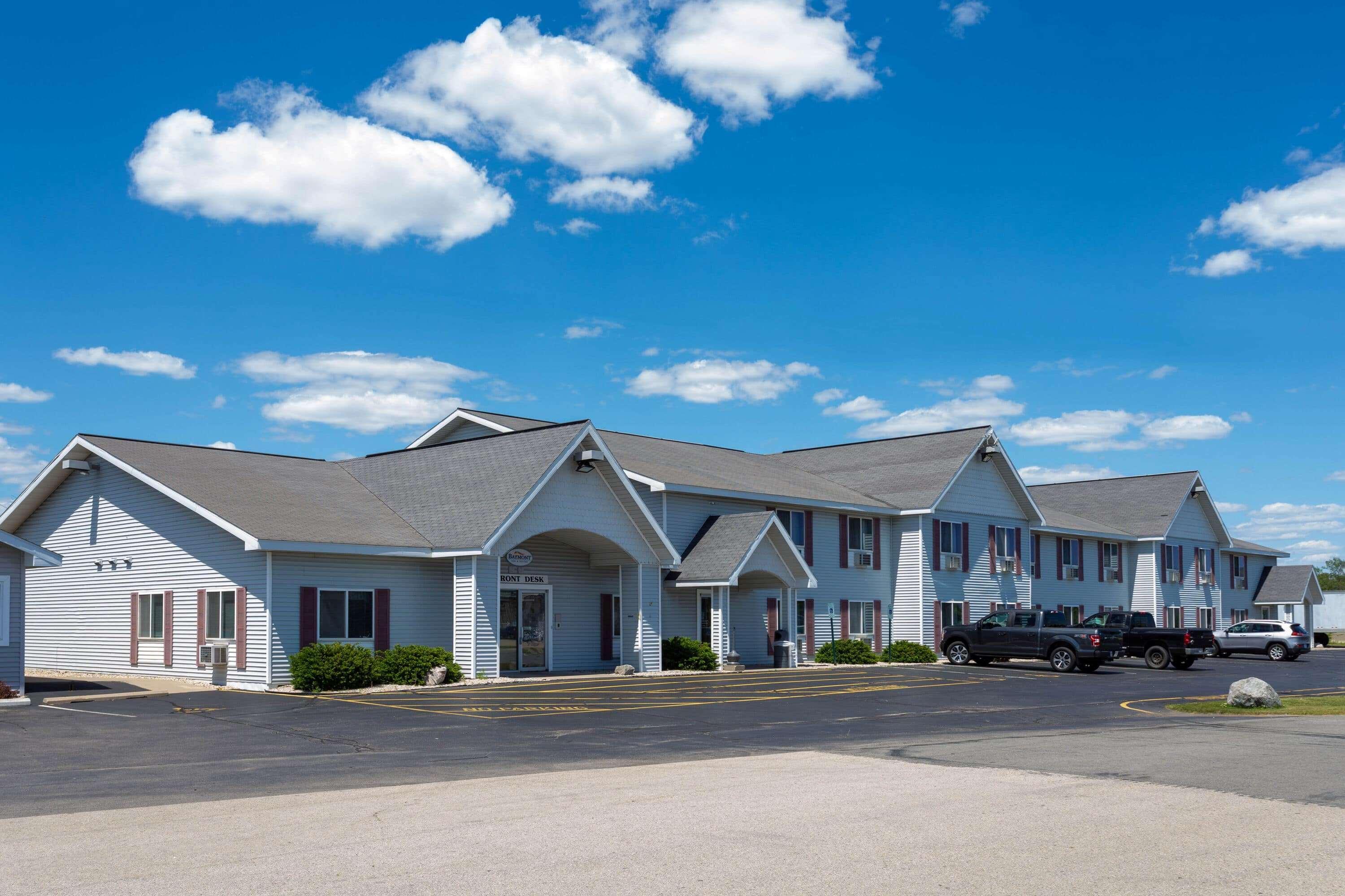 Hotel Baymont By Wyndham Marinette Exterior foto